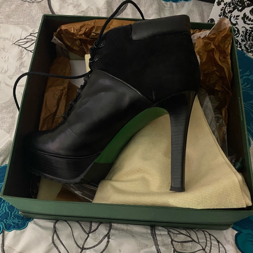 Brand new Donald pliner heels 9.5